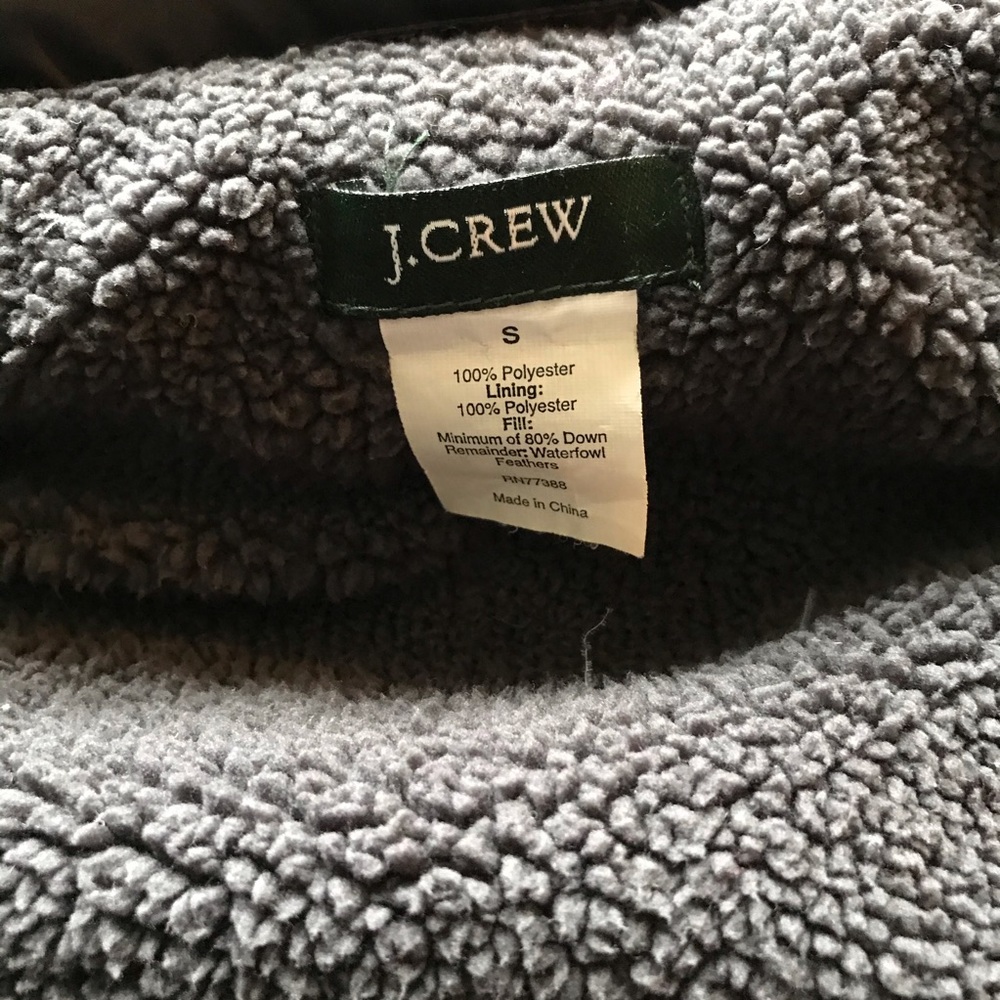 J CREW GREY CHEVRON DOWN FILLED PUFFER VEST - Picture 4 of 6